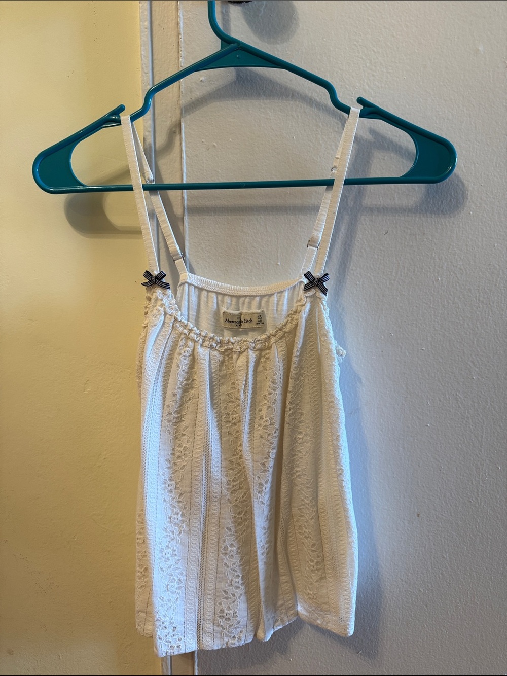 Abercrombie & Fitch White Lace-Trim Camisole with Bow Accents